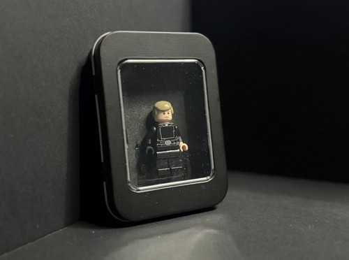 Pocket figure display case - figure,