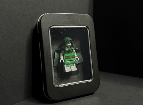 Pocket figure display - display, case