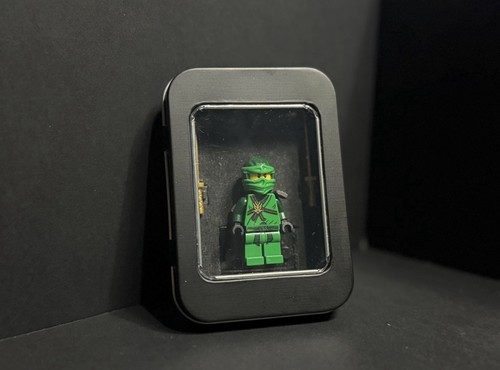Pocket figure display case - pocket,